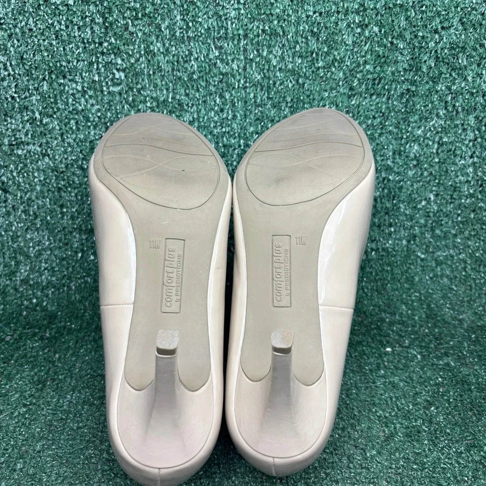 Comfort Plus Predictions Pointed Patent Faux Leather Pumps Beige Womens 11 Wide
